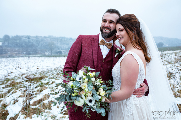 #FotoDaylight #Winterhochzeit #Brautpaarimschnee #Winderfotoshooting #Hochzeitsreportage #freietrauung #Hochzeitsmomente #Schneefotoshooting #Winterbrautpaar #Thalhauser_Hof  #Hochzeitsfotograf #Hochzeitsfotograf_mit_Leidenschaft #Brautpaar_Fotograf #krea