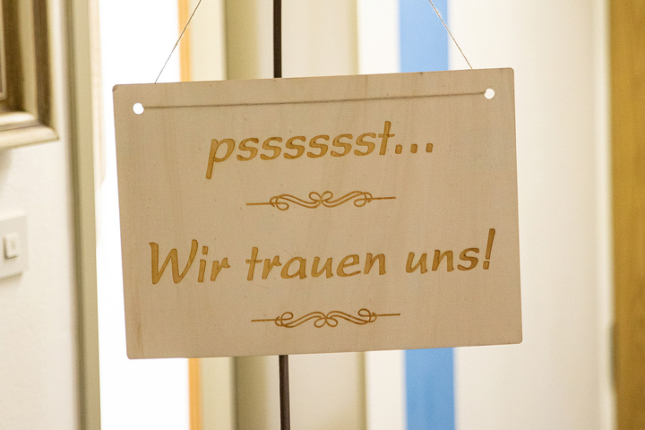 Brautpaar, Standesamt, Vilsbiburg, Hochzeit, Brautpaarfotos, Brautstrauß, Landshut, Foto Daylight, Standesamt Mini