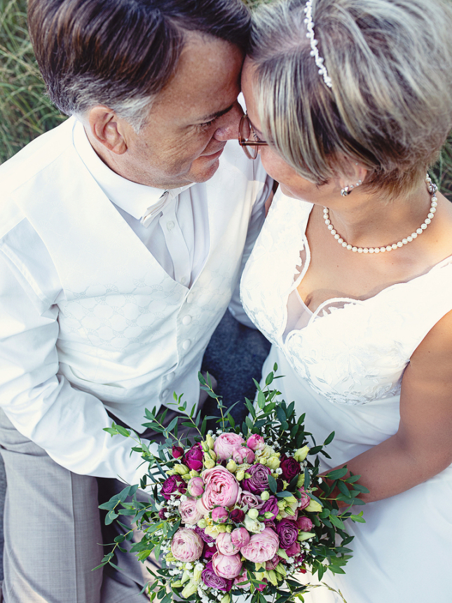 Brautpaar, Standesamt, Vilsbiburg, Hochzeit, Brautpaarfotos, Brautstrauß, Landshut, Foto Daylight, Standesamt Mini