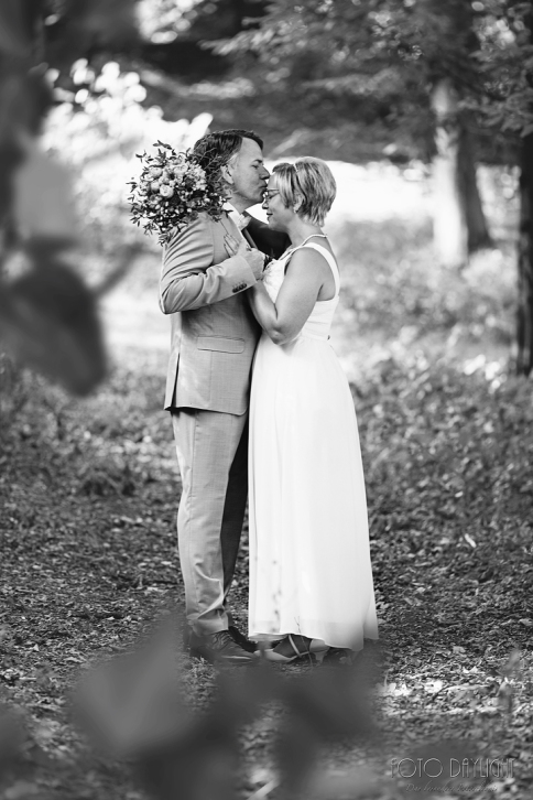 Brautpaar, Standesamt, Vilsbiburg, Hochzeit, Brautpaarfotos, Brautstrauß, Landshut, Foto Daylight, Standesamt Mini