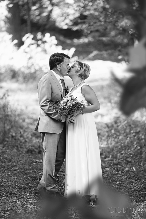 Brautpaar, Standesamt, Vilsbiburg, Hochzeit, Brautpaarfotos, Brautstrauß, Landshut, Foto Daylight, Standesamt Mini