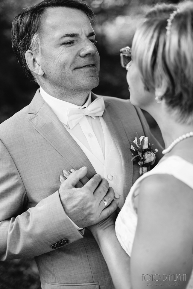 Brautpaar, Standesamt, Vilsbiburg, Hochzeit, Brautpaarfotos, Brautstrauß, Landshut, Foto Daylight, Standesamt Mini